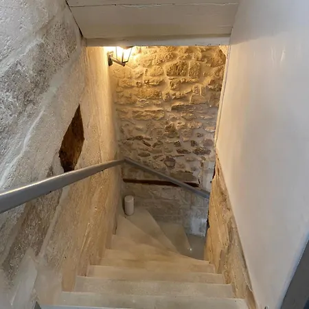 Holiday home Bienvenue Au 6 - Calme Et Charme De La Pierre. Fourques (Gard)