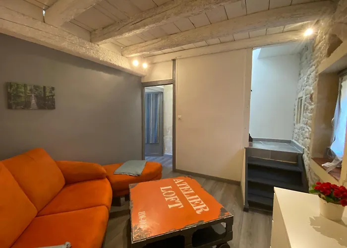 Holiday home Bienvenue Au 6 - Calme Et Charme De La Pierre. Fourques (Gard)